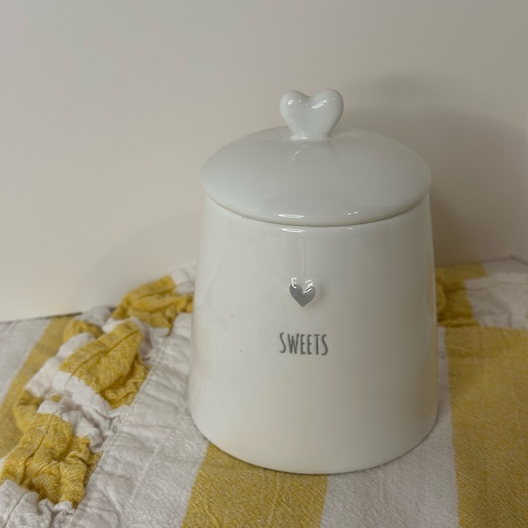 White Ceramic Sweets Jar with Heart Lid - Picture 1 of 4